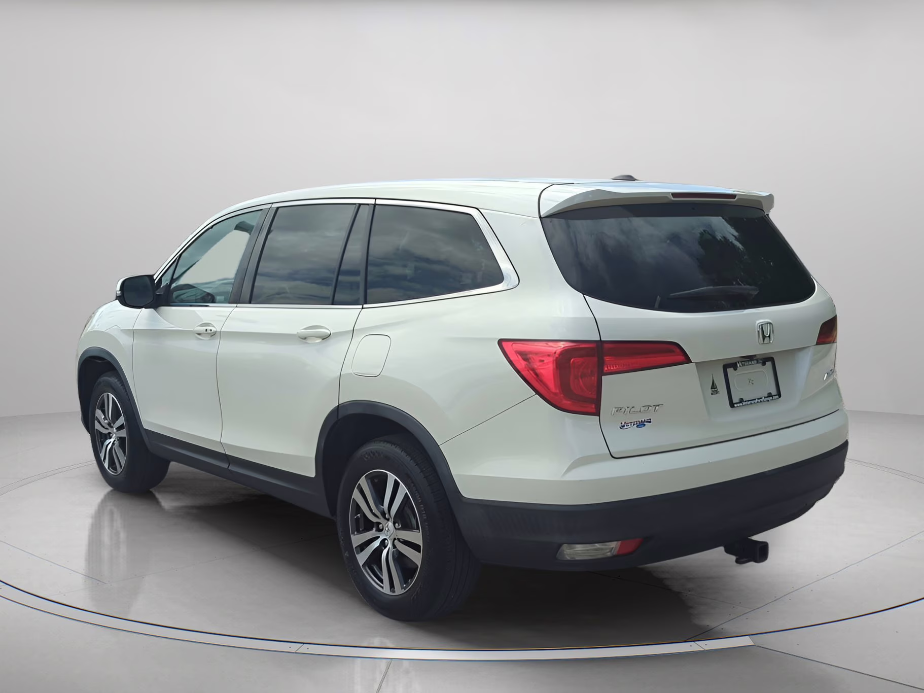 2018 White Diamond Pearl Honda Pilot EX-L AWD SUV