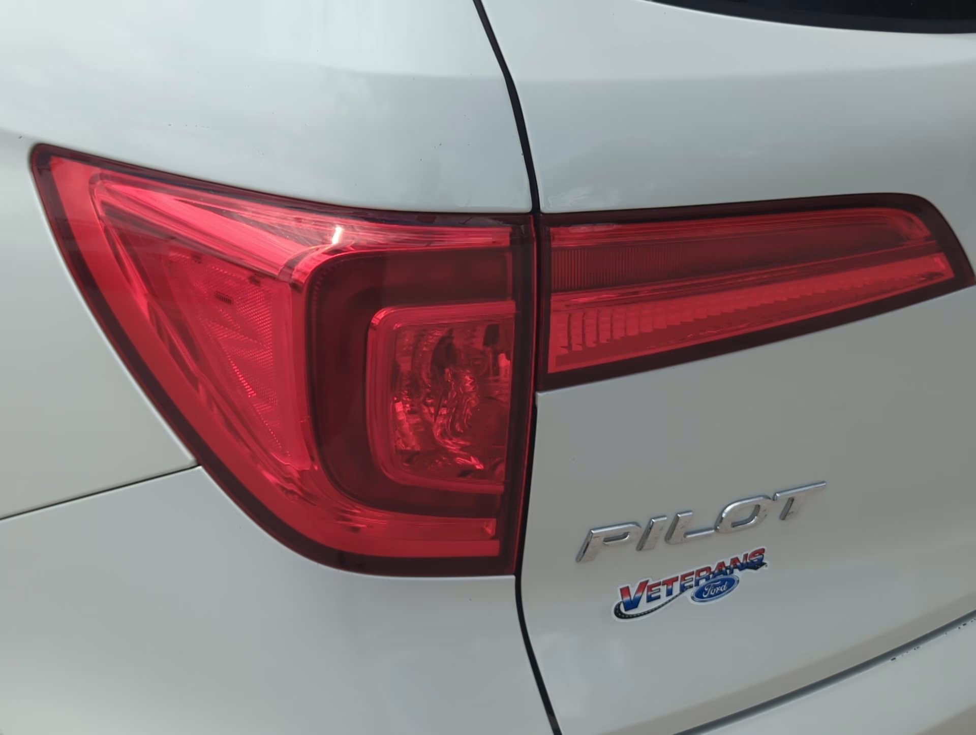 2018 White Diamond Pearl Honda Pilot EX-L AWD SUV