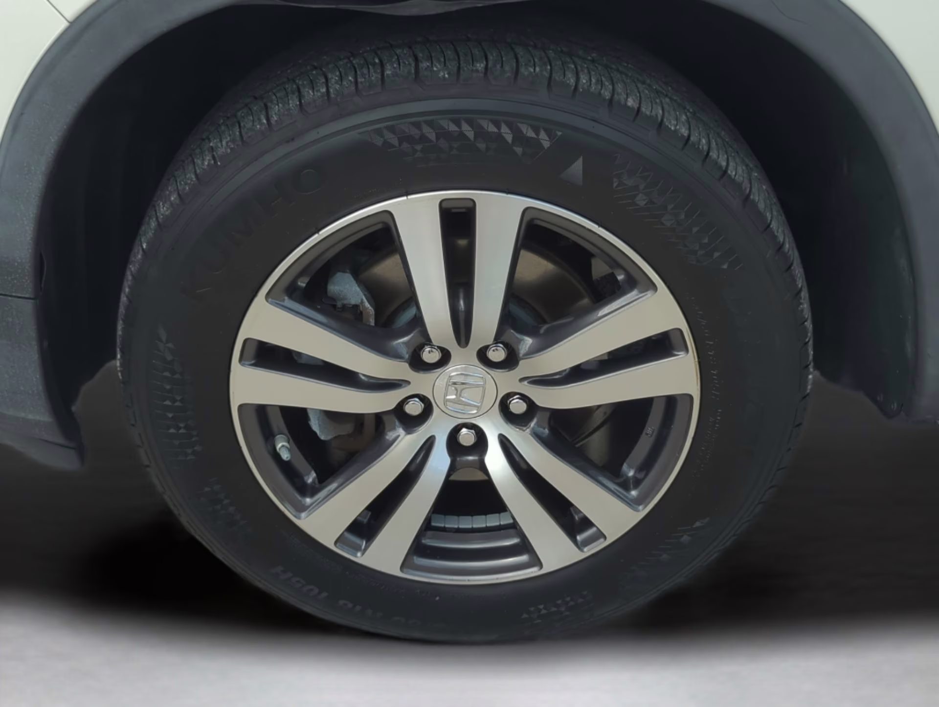 2018 White Diamond Pearl Honda Pilot EX-L AWD SUV