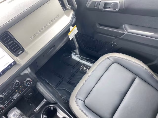 2026 Oxford White Ford Bronco Outer Banks 4X4 Convertible