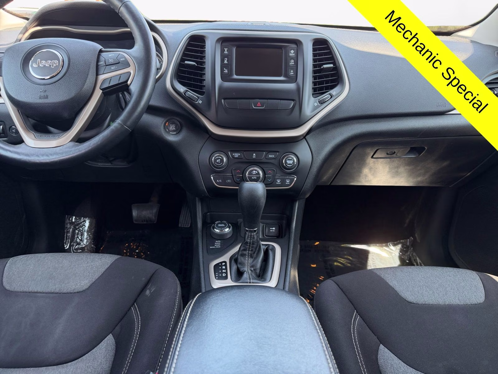 2014 Bright White Clearcoat Jeep Cherokee Latitude 4X4 SUV