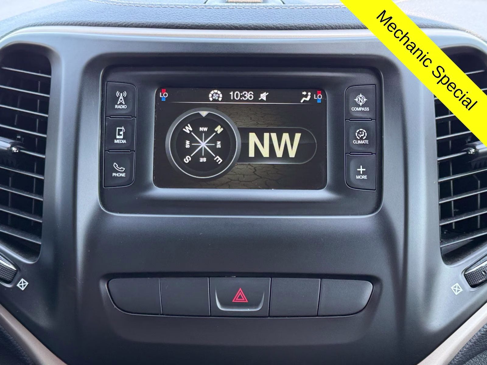 2014 Bright White Clearcoat Jeep Cherokee Latitude 4X4 SUV
