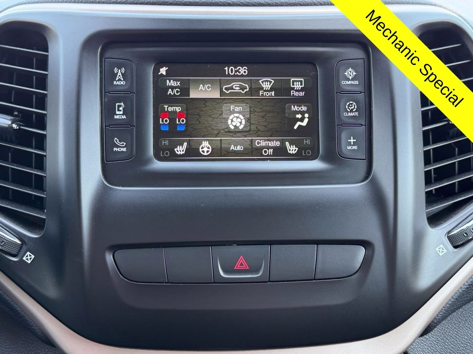 2014 Bright White Clearcoat Jeep Cherokee Latitude 4X4 SUV