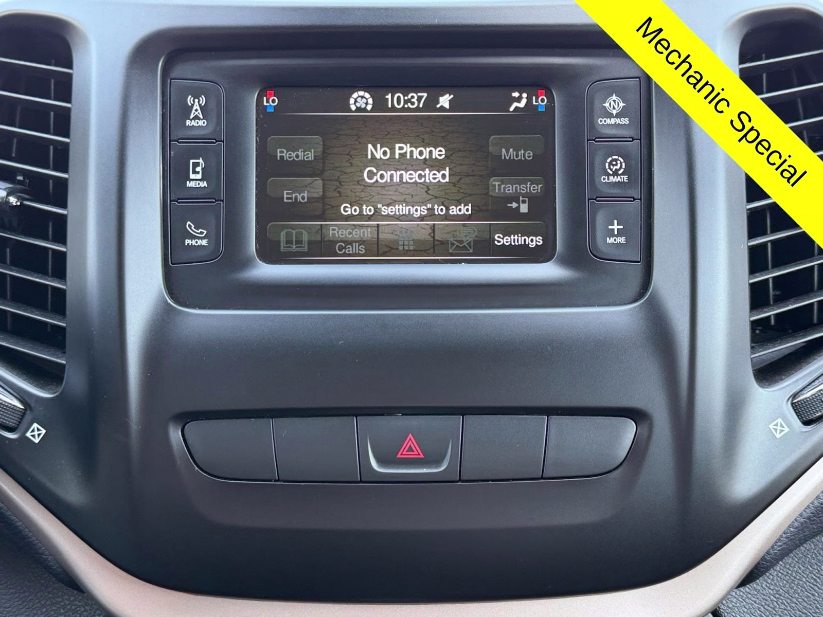 2014 Bright White Clearcoat Jeep Cherokee Latitude 4X4 SUV