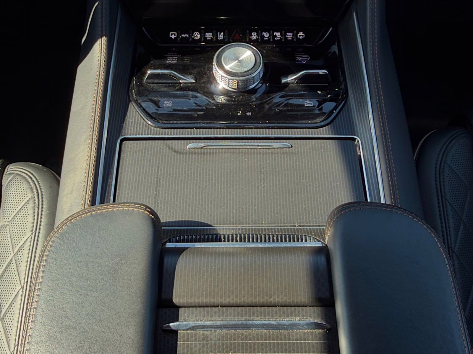 2025 Diamond Black Crystal Pearlcoat Jeep Grand Wagoneer L Series III 4X4 SUV