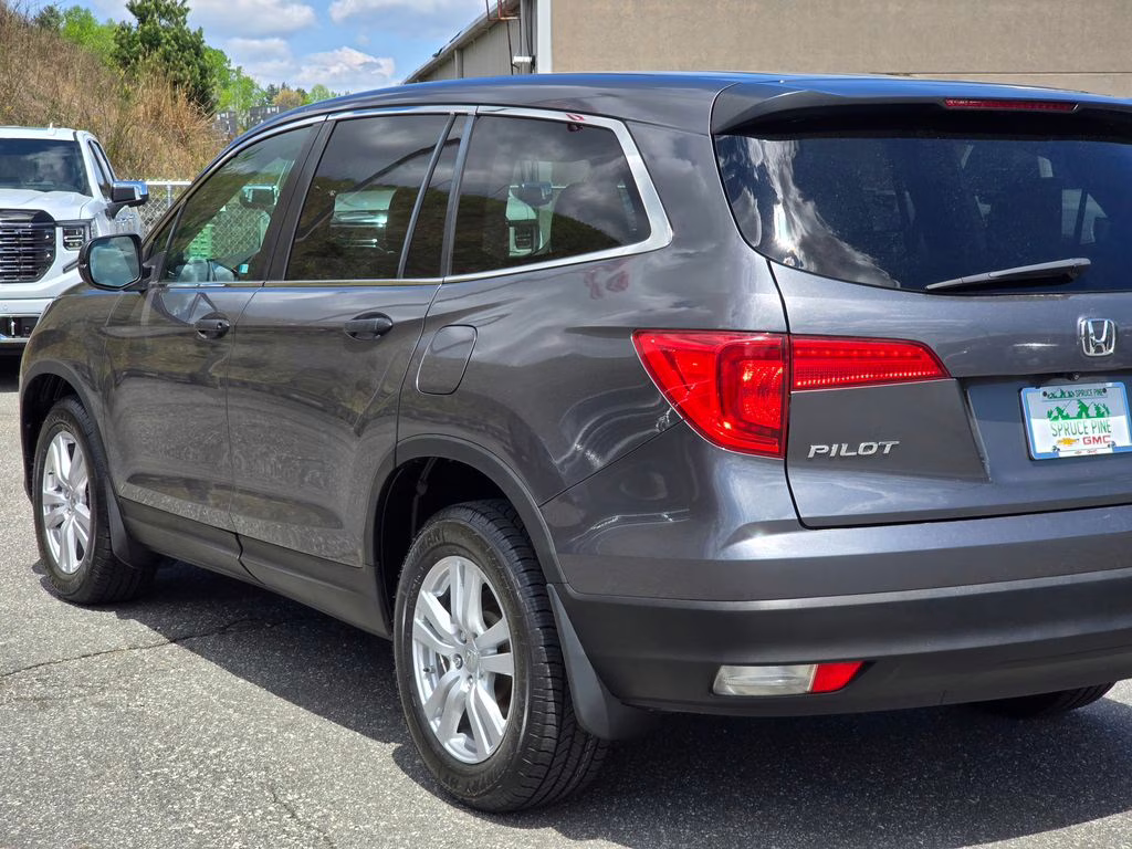 2016 Gray Honda Pilot LX AWD SUV