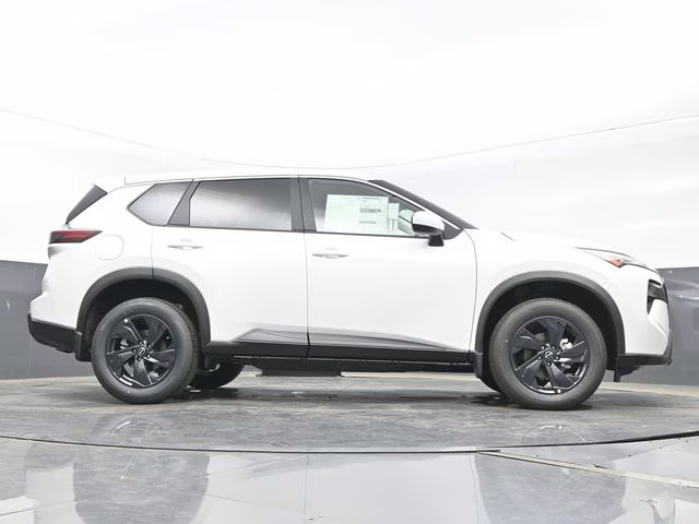 2026 Everest White Pearl Tricoat Nissan Rogue SV FWD SUV