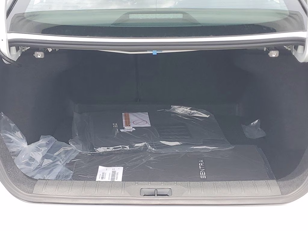 2026 Aspen White/Super Black Nissan Sentra SR FWD Sedan