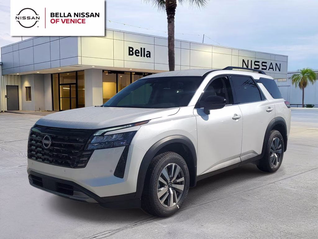 2026 Everest White Pearl Tricoat Nissan Pathfinder SL FWD SUV