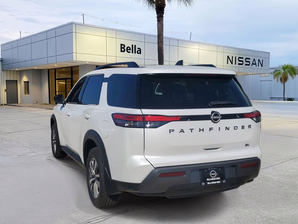 2026 Everest White Pearl Tricoat Nissan Pathfinder SL FWD SUV