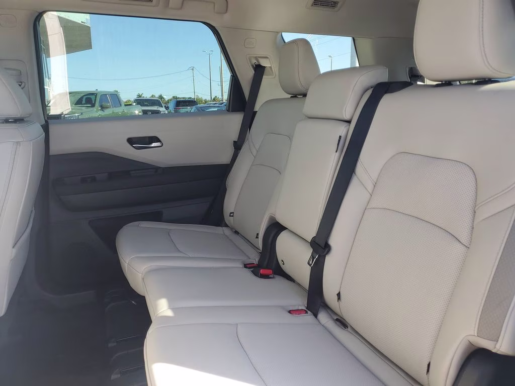 2026 Everest White Pearl Tricoat Nissan Pathfinder SL FWD SUV