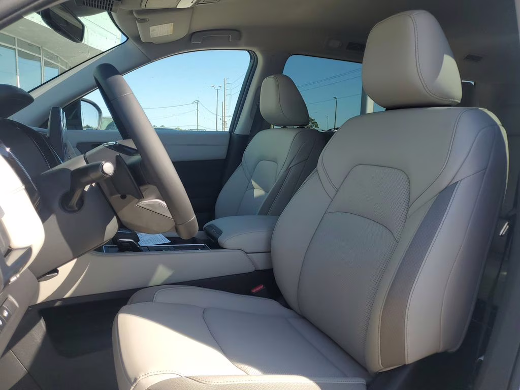 2026 Everest White Pearl Tricoat Nissan Pathfinder SL FWD SUV
