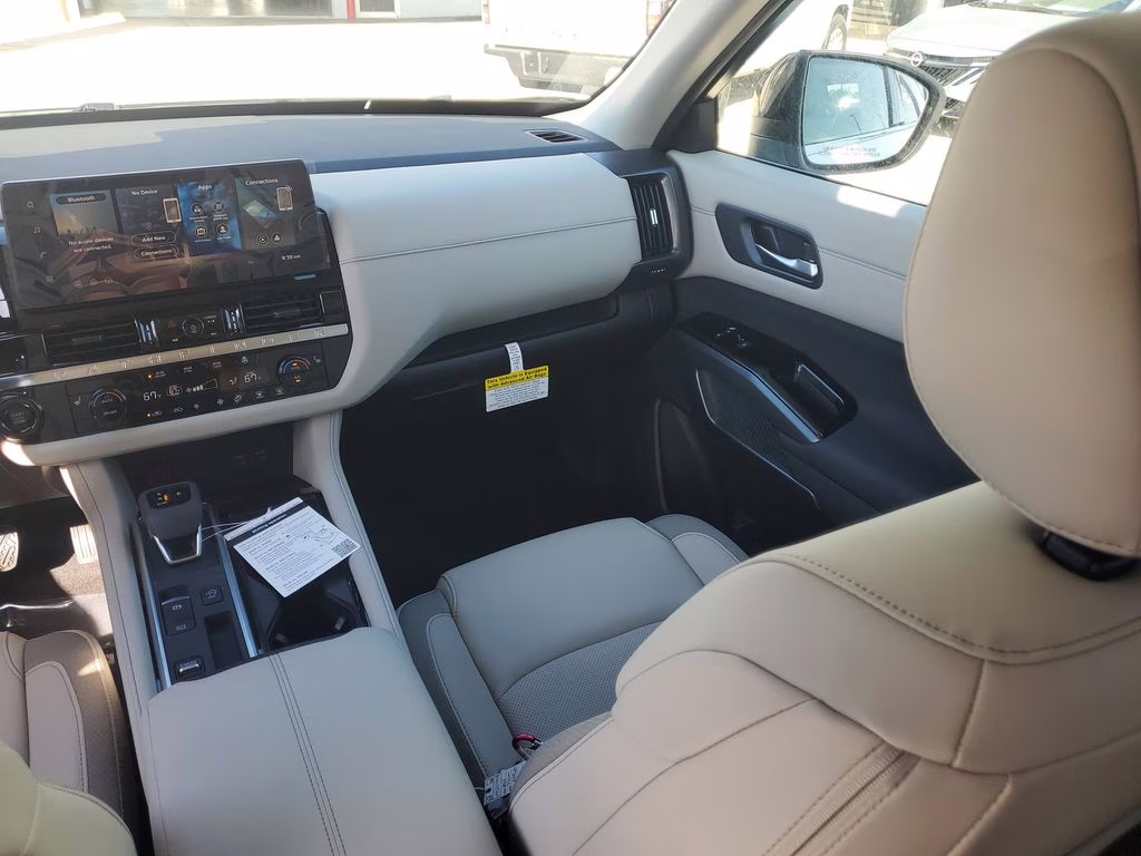 2026 Everest White Pearl Tricoat Nissan Pathfinder SL FWD SUV