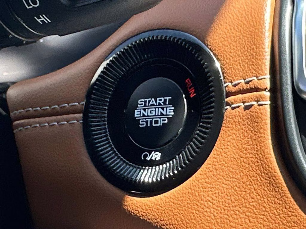 2022 Diamond Black Crystal Pearlcoat Jeep Compass Limited 4X4 SUV