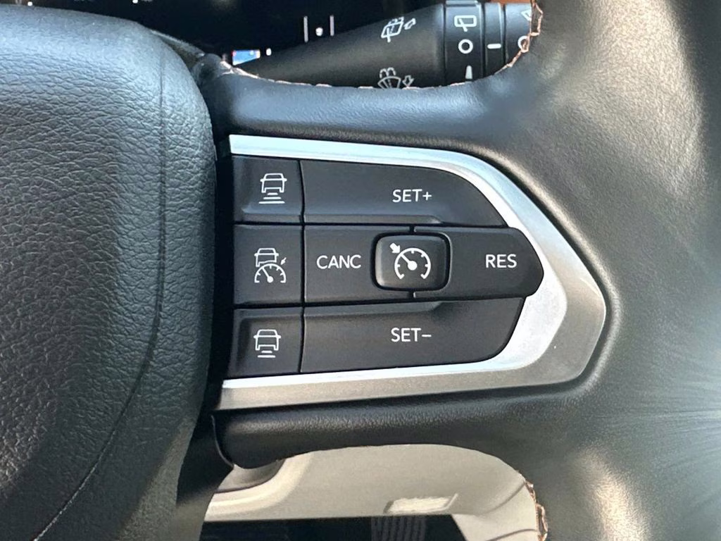 2022 Diamond Black Crystal Pearlcoat Jeep Compass Limited 4X4 SUV