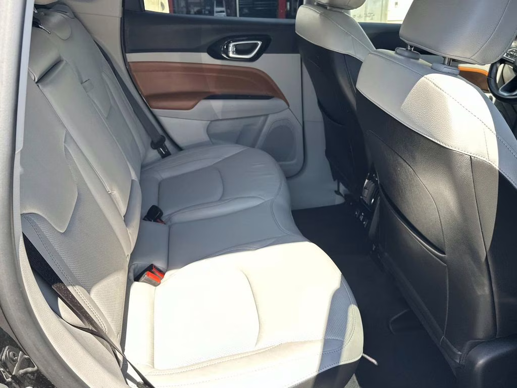 2022 Diamond Black Crystal Pearlcoat Jeep Compass Limited 4X4 SUV