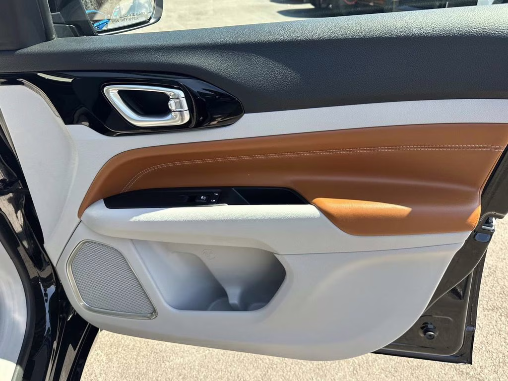 2022 Diamond Black Crystal Pearlcoat Jeep Compass Limited 4X4 SUV