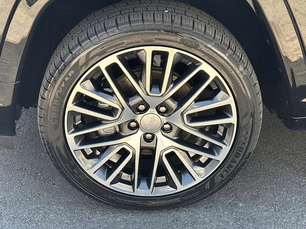 2022 Diamond Black Crystal Pearlcoat Jeep Compass Limited 4X4 SUV