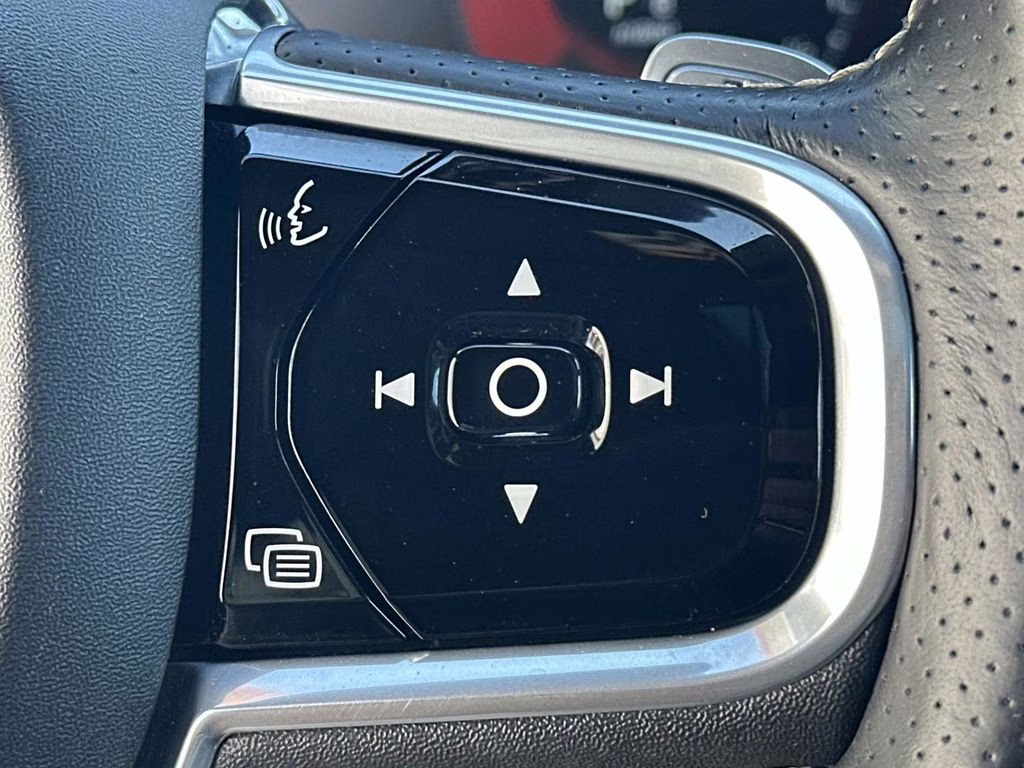 2018 Bright Silver Metallic Volvo XC60 Hybrid T8 R-Design AWD SUV