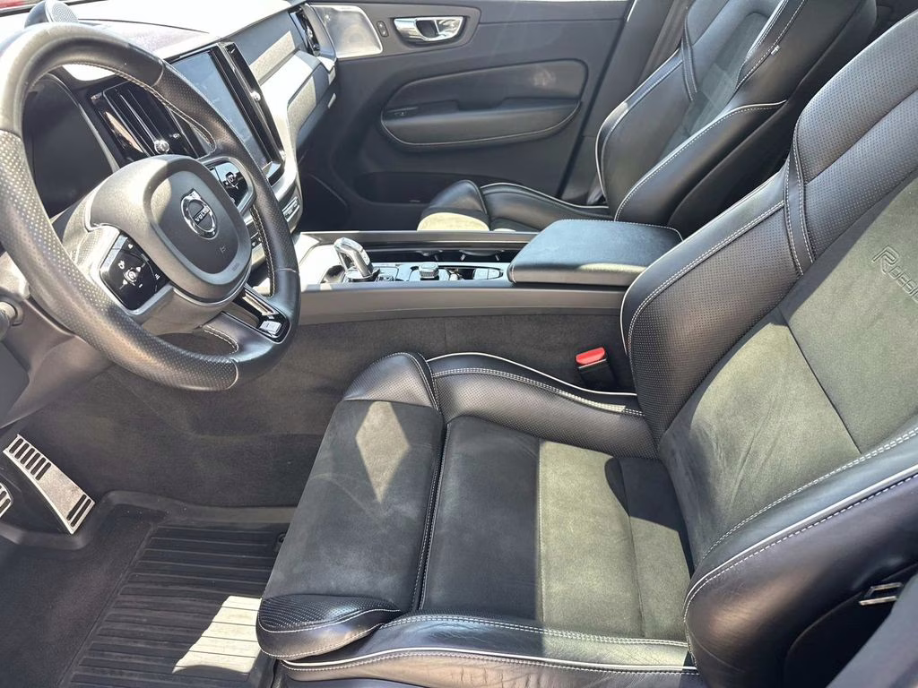 2018 Bright Silver Metallic Volvo XC60 Hybrid T8 R-Design AWD SUV