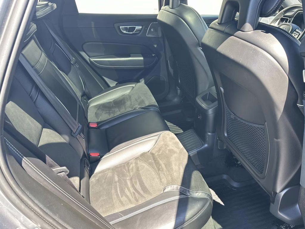 2018 Bright Silver Metallic Volvo XC60 Hybrid T8 R-Design AWD SUV