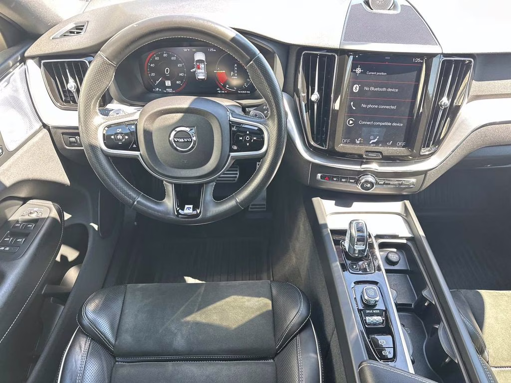 2018 Bright Silver Metallic Volvo XC60 Hybrid T8 R-Design AWD SUV