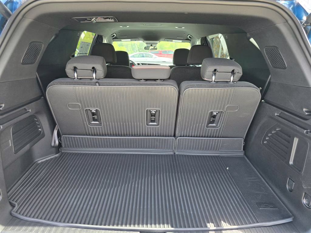 2026 Lakeshore Blue Metallic Chevrolet Traverse LT FWD SUV