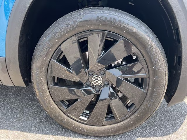 2024 Kingfisher Blue Metallic Volkswagen Atlas Cross Sport 2.0T SE w/Technology FWD SUV