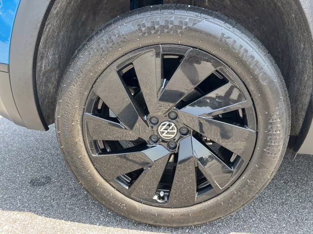 2024 Kingfisher Blue Metallic Volkswagen Atlas Cross Sport 2.0T SE w/Technology FWD SUV