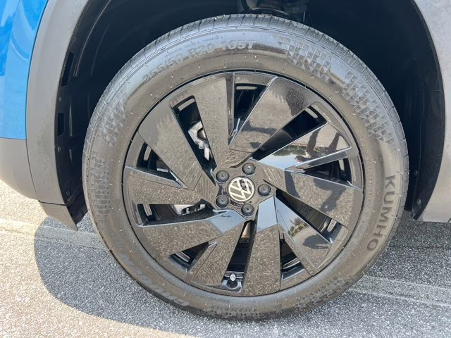 2024 Kingfisher Blue Metallic Volkswagen Atlas Cross Sport 2.0T SE w/Technology FWD SUV