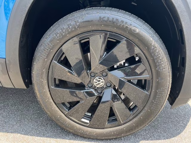 2024 Kingfisher Blue Metallic Volkswagen Atlas Cross Sport 2.0T SE w/Technology FWD SUV