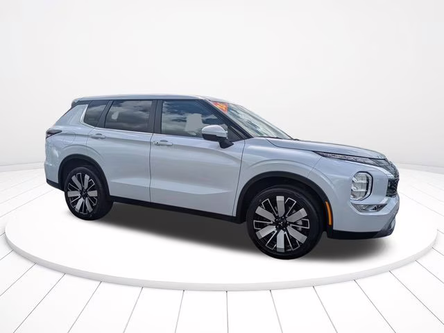 2026 White Diamond Mitsubishi Outlander SE FWD SUV