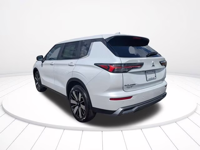 2026 White Diamond Mitsubishi Outlander SE FWD SUV