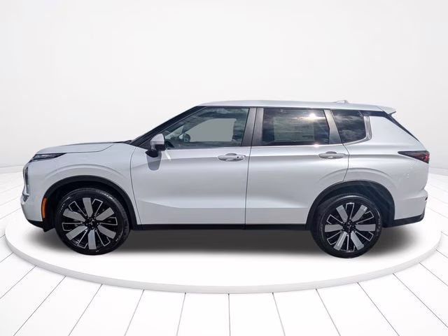2026 White Diamond Mitsubishi Outlander SE FWD SUV