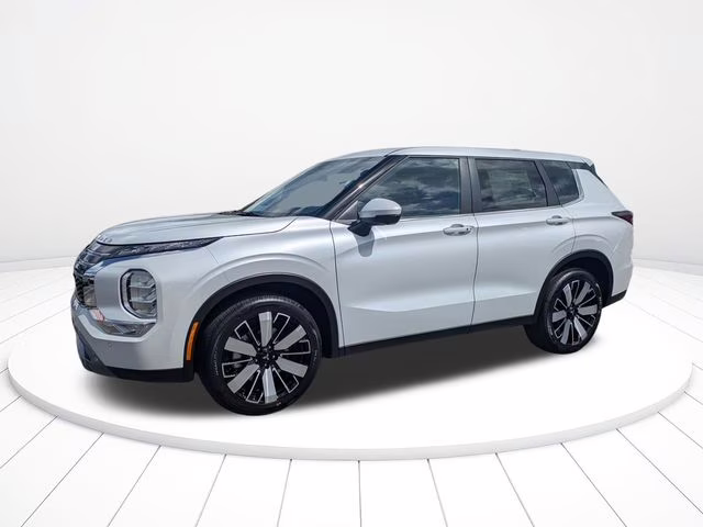 2026 White Diamond Mitsubishi Outlander SE FWD SUV