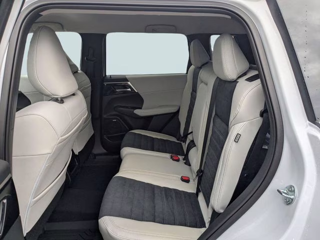 2026 White Diamond Mitsubishi Outlander SE FWD SUV