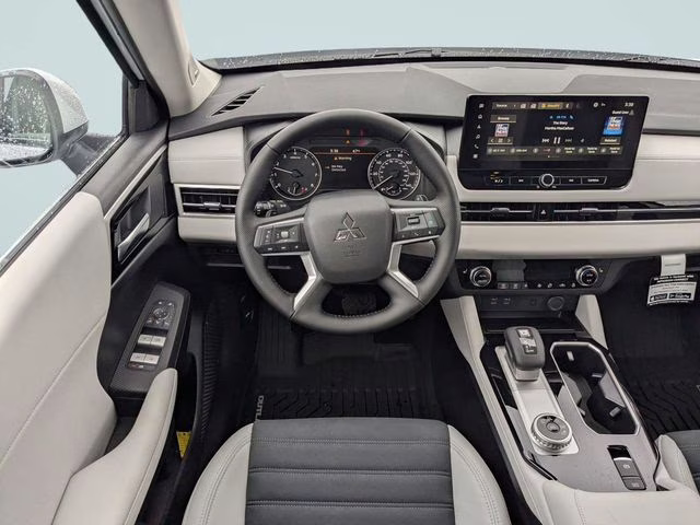 2026 White Diamond Mitsubishi Outlander SE FWD SUV