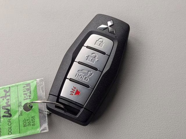 2026 White Diamond Mitsubishi Outlander SE FWD SUV