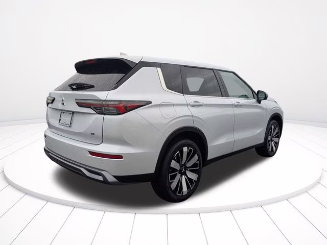 2026 White Diamond Mitsubishi Outlander SE FWD SUV