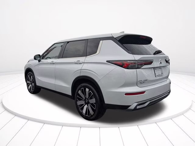 2026 White Diamond Mitsubishi Outlander SE FWD SUV