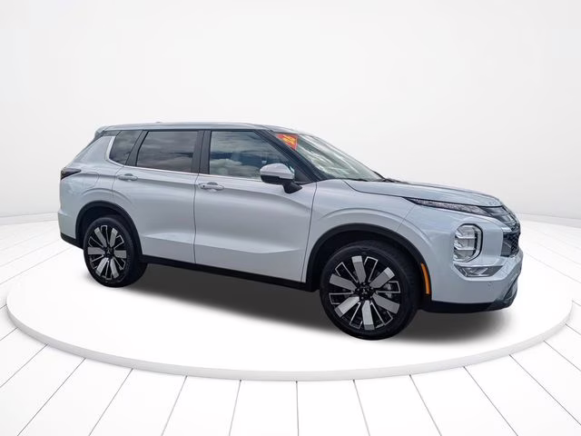 2026 White Diamond Mitsubishi Outlander SE FWD SUV