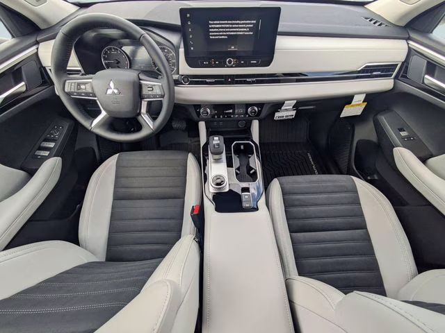 2026 White Diamond Mitsubishi Outlander SE FWD SUV