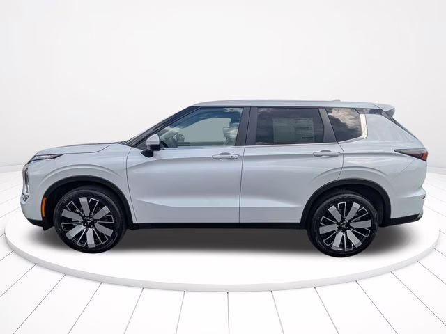 2026 White Diamond Mitsubishi Outlander SE FWD SUV