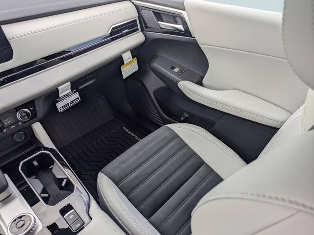 2026 White Diamond Mitsubishi Outlander SE FWD SUV