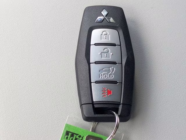 2026 White Diamond Mitsubishi Outlander SE FWD SUV