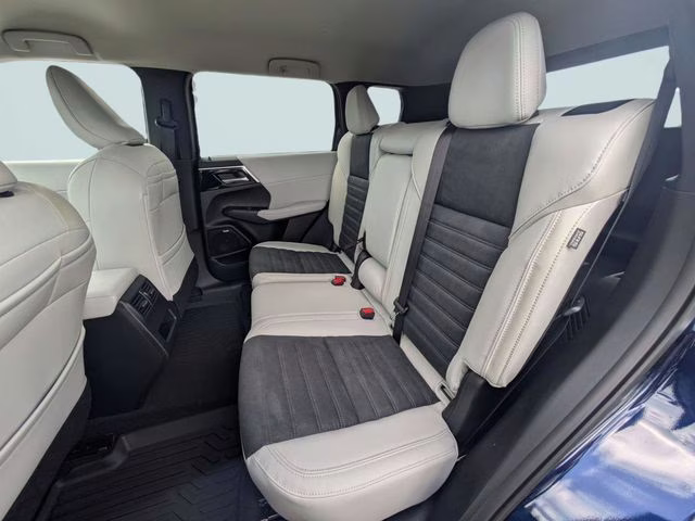 2026 Cosmic Blue Metallic Mitsubishi Outlander SE FWD SUV