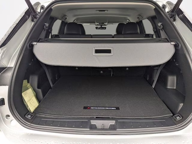 2026 Alloy Silver Metallic Mitsubishi Outlander SE FWD SUV
