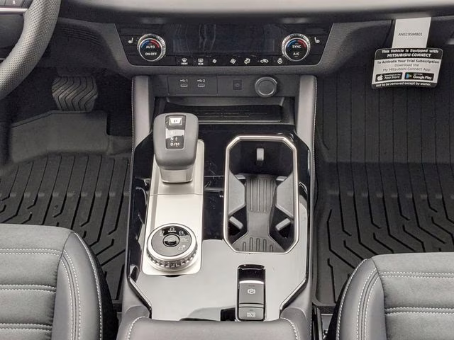 2026 Alloy Silver Metallic Mitsubishi Outlander SE FWD SUV