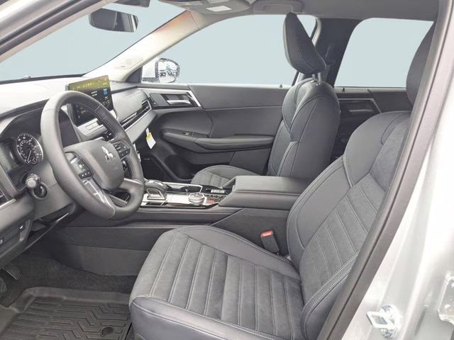 2026 Alloy Silver Metallic Mitsubishi Outlander SE FWD SUV