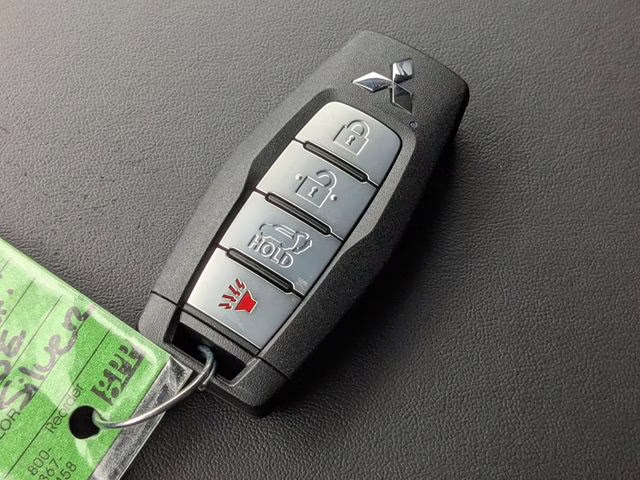 2026 Alloy Silver Metallic Mitsubishi Outlander SE FWD SUV